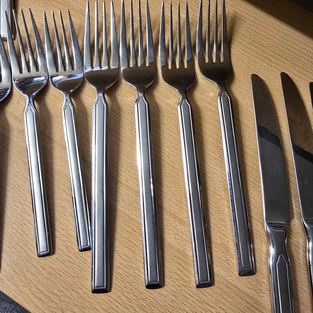 Cambridge 18/8 China Silverware Set Random Lot Spoons Forks Butter Knives Used - Picture 4 of 11